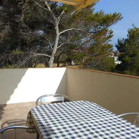 Iva Apartman *
